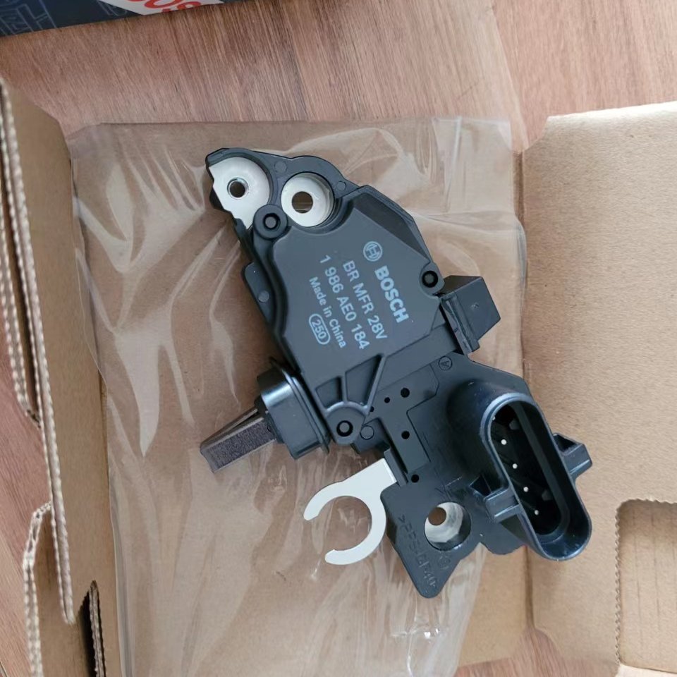 FOR VOLVO 8700 DH12D340 DH12E340 DH12D380 DH12E380 REGULATOR TRUCKS CARGO ALTERNATOR PARTS VOLTAGE 1986AE0184 20523391 42537055